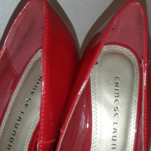 Red platform pumps size 6 1/2M - Picture 10 of 11